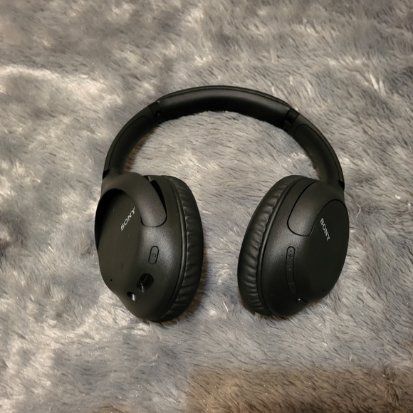 Sony WH-CH710N Wireless Noise-Cancelling Over-the-Ear Headphones